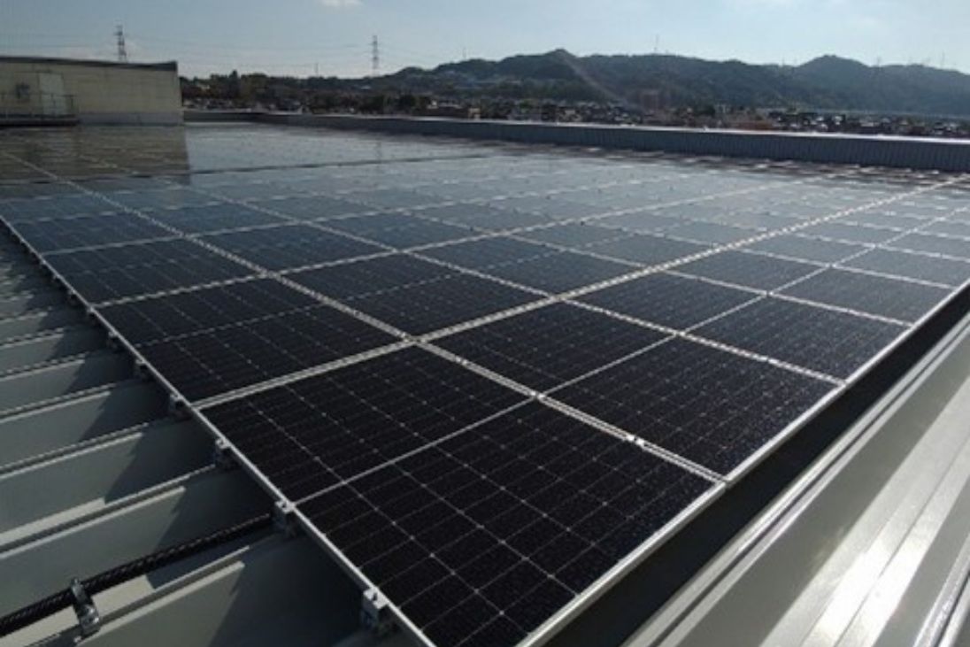 京瓷辦公信息系統枚方和玉城工廠太陽能發電系統啟用 每年可減 860 噸二氧化碳排放量